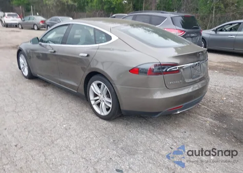 2015 Tesla Model S 70D/85D/P85D z USA, uszkodzony, nr VIN 5YJSA1E29FF110528